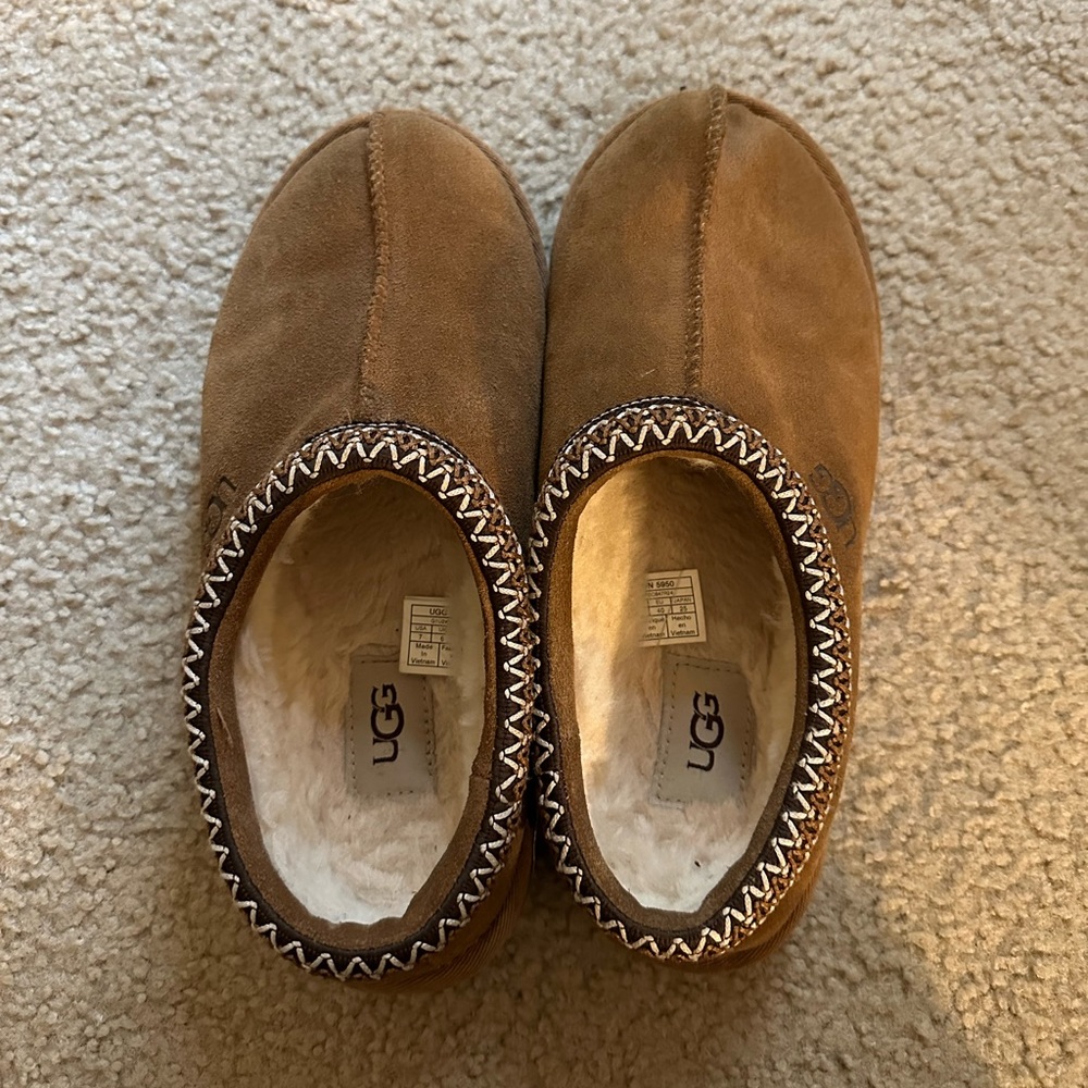 UGG Chestnut Tasman - Size 7